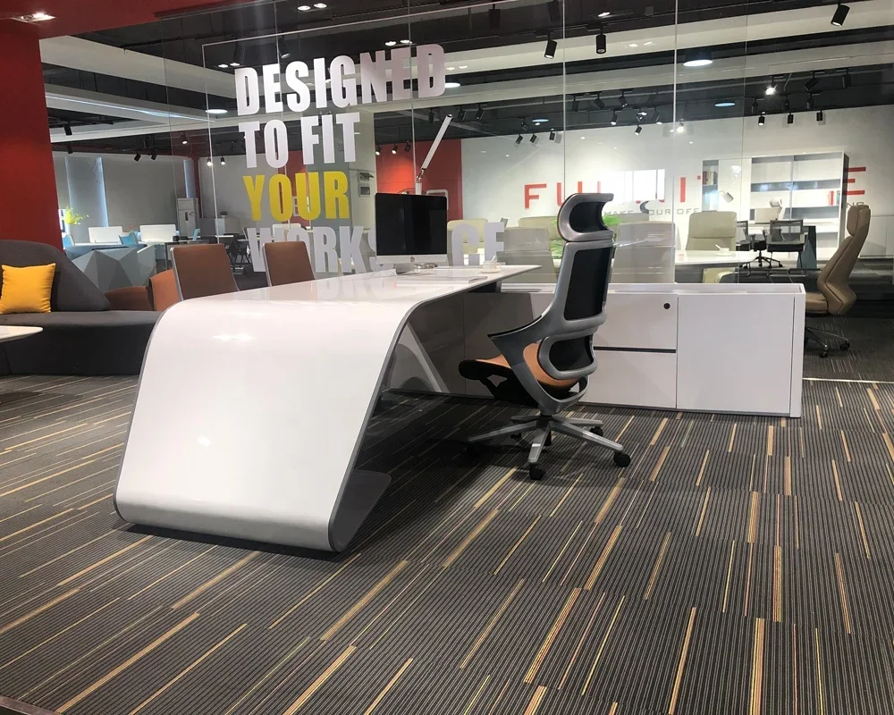Office Tech And Management - Mesa Inteligente em L com Carregamento